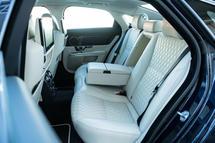 Интерьер Jaguar XJ50 (X351) 2019 года  (JP) (фото 16 из 21)